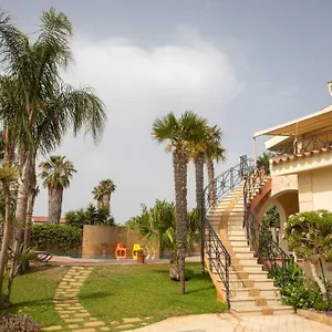Libeccio With Shared Swimming Pool, At 200 Meters From The Beach, Solarium And Private Parking Avola